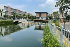 Cần bán gấp căn biệt thự bên hồ