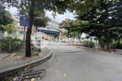 Nhà đẹp nguyễn văn cừ gần mặt phố ô tô vào nhà diện tích rộng tiện nghi đầy đủ