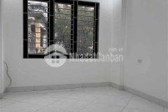 Cân ban nha ngo 169 hoang mai,dt 37m2, 5 tâng, mt 3,5m, sô đep, 4,4 ty