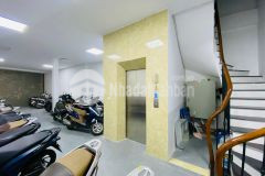 Bán tòa văn phòng ô tô tránh phố nguyễn trãi quận thanh xuân 100m nhỉnh 24 tỷ.