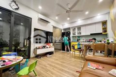 Bán nhà lô góc hào nam. ô tô đỗ ngay cửa. dt 35m2. 5 tầng. mt 5.75m. giá 5.3tỷ