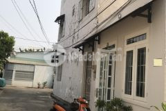 Bán nhà quận 9 gía rẻ, nhà nở hậu có giếng trời thoáng mát, xe hơi đỗ cửa