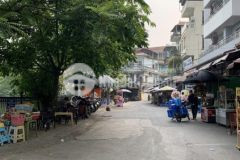 Nhà cạnh hồ oto đỗ cửa vị trí rất đẹp