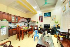 Bán nhà võ chí công, cầu giấy 40m2, mt 4.8m, 5t 2 mặt tiền ô tô lý thuyết giá 4.5 tỷ tl