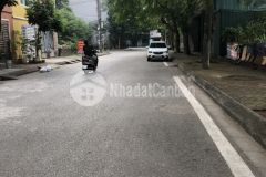 Chỉ hơn 80trm sở hũu ngay đất phố thượng thanh 240m2 mặt tiền 12m về xây biệt thự sân vường giữa lò