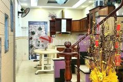 Diên tich 75m2, 2 tâng, hơn 6 ty ngay gân mt lac long quân, tân binh