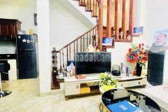 Đường láng, đống đa. diện tích 36m2. 5 tầng. mặt tiền 4.1m. giá 5.3 tỷ