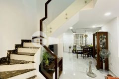 Giáp phú nhuận trước nhà 4m 60m2 ngang 4.5m 4 tầng 4 phòng ngủ bình thạnh giá 8.9 tỷ.