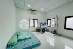 Nhà xịn giá rẻ nhà vuông 3 mặt thoáng hẻm trước nhà 10m nội thất mới tinh ở ngay nhỉnh 2 tỷ.