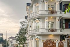 Chủ gửi bá.n nhà biệt thự góc 1 trệt 2 lầu số đường nguyễn văn quang đường số 2 kdc nam long 2