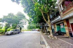 Hoa hậu măt phô pham khăc quang view công viên, trương hoc kinh doanh vip không gian đá