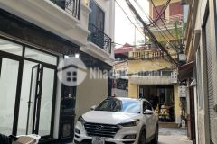 Bán nhà lô góc ngõ 29 chu huy mân, long biên, dt 35m2 x 5 tầng ô tô giá 5 tỷ