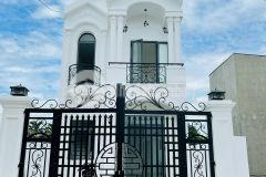 Nhà mới xây 3pn2wc có săn đậu oto cách đồng khởi 150m