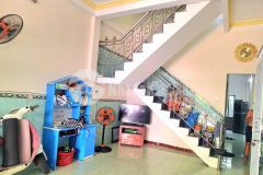 2 tầng ở ngay bên hông trần hưng đạo điểm bắn pháo hoa quốc tế đn 56m2 hơn 3 tỷ.