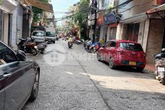 Bán nhà cầu giấy lô góc kd ôtô gần bãi ôtô, dt 40m4t, giá 5 tỷ 2