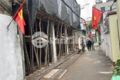 Bán nhà yên vĩnh cạnh kđt royal park dt 31m2 x 5 tầng, xây mới, đường trước nhà 4m, kinh doanh được