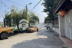 Mặt ngõ lâm du, măt hô bô đê kinh doanh 2 ô tô tránh nhau ơ sang vi tri đăc đia