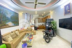 Bán nhà gấp định công hoàng mai, dt 35m2,giá hơn 3 tỷ, hai thoáng,ôtô gần