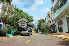 Bán biệt thự sân vườn 485 m2, 2 tầng, quận 2, view landmark. giá 6x tỷ.