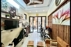 Bán nhà ngõ 143 nguyễn chính, lô góc mới đẹp ở ngay, 45m2x5t, 5.49 tỷ.