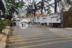 Mặt tiền thụt, ngang 5x15m, gần vincom lê văn việt, chủ rất gấp bán hơn 3 tỷ.