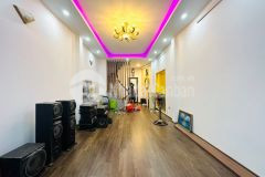 Bán nhà ngã tư sở 69m 5 tầng mt 4m ô tô tránh kinh doanh 5 ngủ ở ngay. lh 0393838449