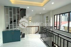 Bán nhà việt hưng lô góc ngõ nông hơn 3 tỷ