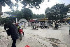 Bán nhà tập thể đại học công nghiệp dt 55m2 x 4t. cạnh trường đh, ô tô vào. đang cho thuê 10 trth