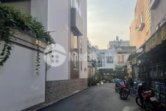 Bán gấp nhà lô góc giảm sâu 3 tầng nguyễn văn khối hxh thông 8m dt 68m2 chỉ 7,59 tỷ