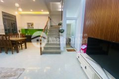 Bán nhà siêu đẹp siêu rẻ gần 50m2, 3tầng, ô tô đỗ cửa, giá chỉ 3,xtỷ tt hải châu, đà nẵng