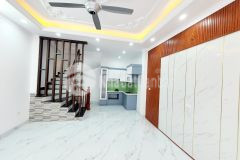 Bán nhà phố đê la thành đống đa, gần phố, hai mặt thoáng, nhà đẹp 4 tầng 50m2.