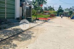 Cần nhượng lại lô đất đường qh 9m5, ngay trung tâm thị trấn chỉ 700 triệu.