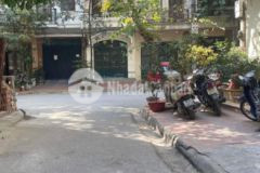 Bán nhà phân lô cao cấp đầm trấu, hai bà trưng. 44m xây 5 tầng, mặt tiền 4.2m, giá 11.3 tỷ