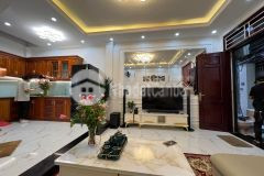 Bán nhà linh lang, ba đình 41m2 x 5 tầng nhà đẹp ô tô đỗ cổng 7,9 tỷ