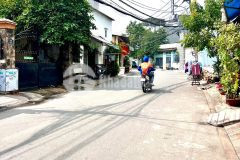 Nhà mặt tiền đường 6 tăng nhơn phú b, dt 80m cấp 4 tiện kinh doanh