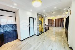 Bán nhà phân lô, sát phố, kinh doanh đỉnh, thang máy, vỉa hè, ô tô tránh phố trung kính.