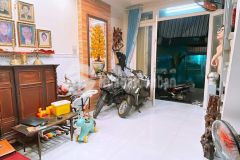 Chủ làm biếng giữ sổ nên nhờ bank giữ hộ 42m2 3 tầng chỉ 3.9tỷ. vị trí hẻm xe tải thông g