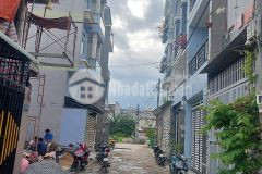 Nhà 3 tâng quận 9 chủ ngộp giảm 800 triệu