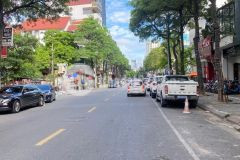 Hótmặt phố trung hòa, ô tô tránh, kinh doanh khủng, dt137m2, mt 5,2m, 5 tầng, giá 82 tỷ