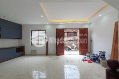 Nhà mới ăn tết ô tô đỗ trước nhà, đường vào rộng thông thoáng trước nhà cực thoáng