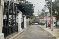 Giang biên nhà đẹp full nội thất xin view trường học sân chơi ôtô 7 chỗ vào nhà tiện ích