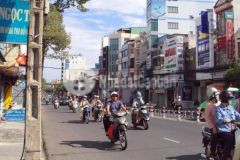 Bán nhà mặt tiền nguyễn xí ngay vincom 4.2x32m hđt30tr