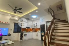 Bán nhà bồ đề,long biên 45m2,5 tầng,full đồ oto đỗ cổng nhỉnh 4 tỷ