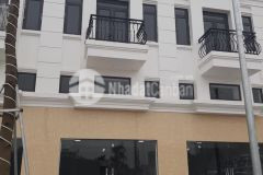 Chính chủ cần bán gấp, nhà 3 tầng, đã hoàn thiện, giá tốt 0828218468