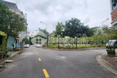 Bán nhà phân lô giang biên, 40m x 5 tầng, ô tô vào nhà, gần vườn hoa, 6 tỷ 49