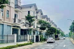 Biệt thự góc gần long biên cạnh ninh hiệp