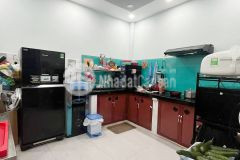 Nhà 1 trệt, 1 lầu, sân thượng, 2pn, 2wc, nội thất cao cấp, phù hợp cho vợ chồng trẻ. hẻm xe hơi