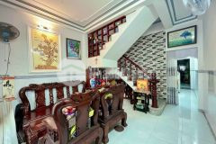 C.gửi. nhà lầu đúc, mới đẹp trục chính hẻm 68 cmt8, p. cái khế, nkct.