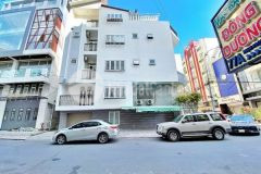 C.gửi nhà 2 mặt tiền 5 tầng nằm ngay tt thương mại cái khế