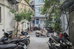 Bán nhà ngõ 169 doãn kế thiện, gía 4,2 tỷ. nhà dân xây sổ đỏ chính chủ.